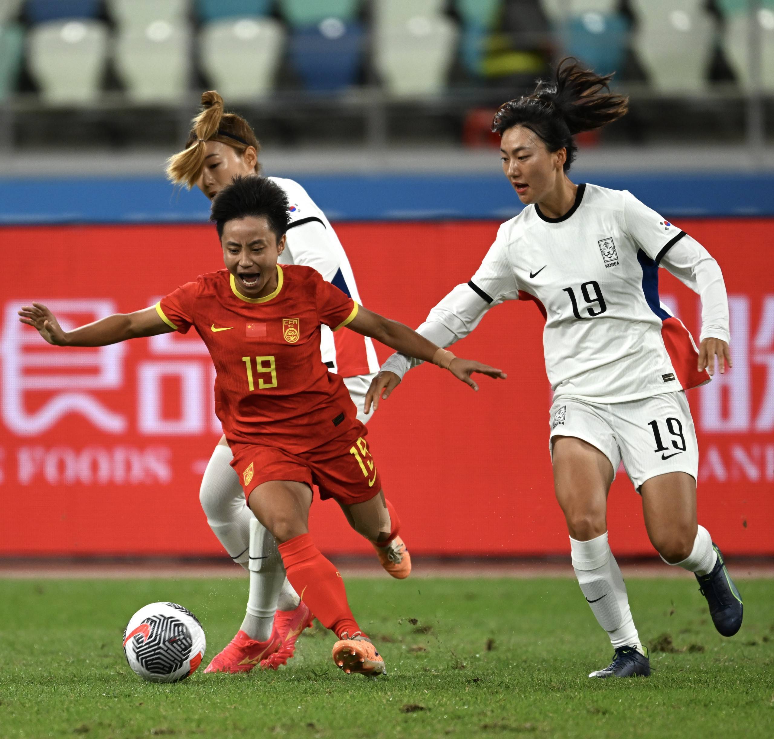 中国国家女足团结互助，比赛中取得喜人成绩