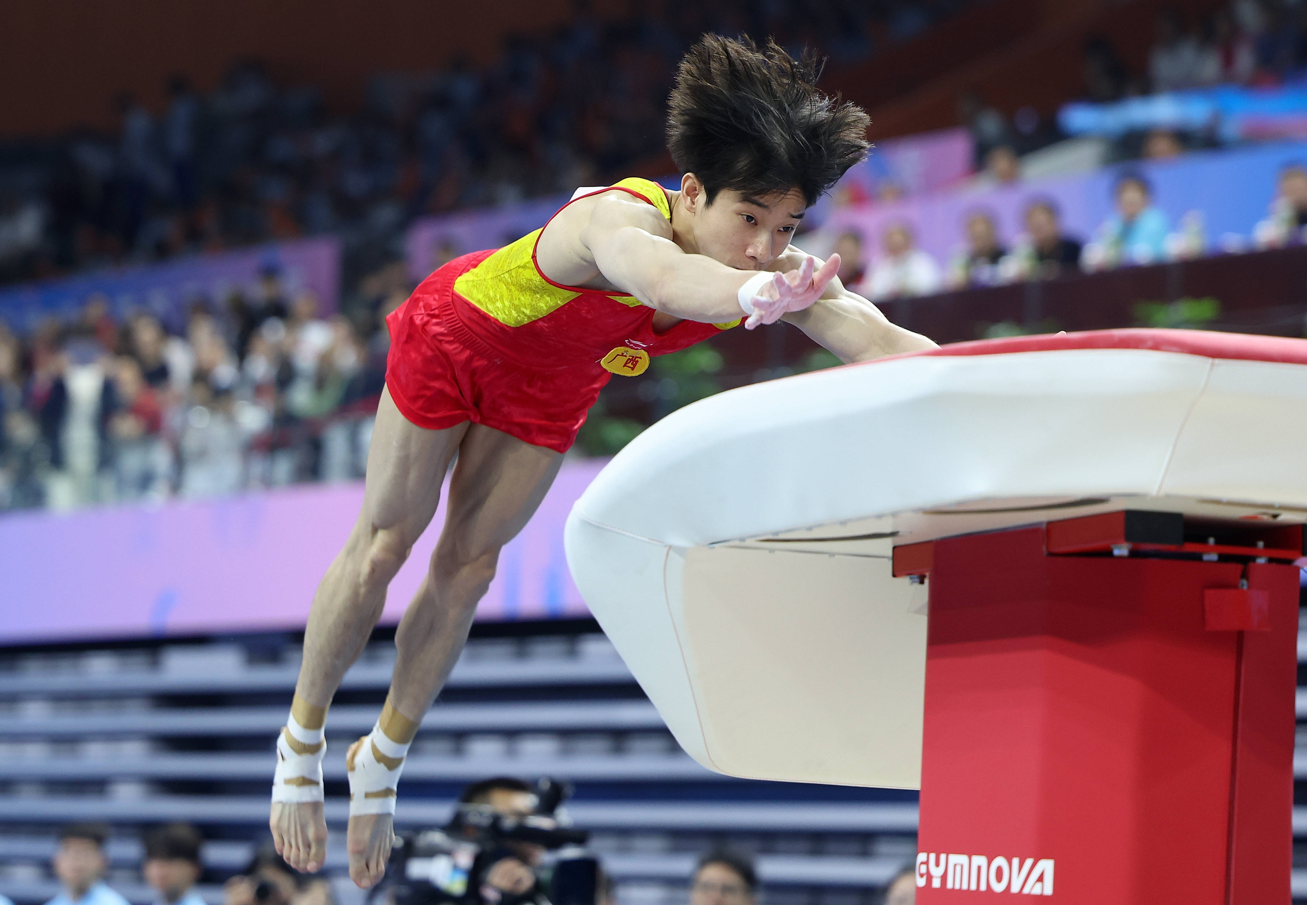 开云体育入口-体操决赛精彩绝伦，双杠跳马高难度