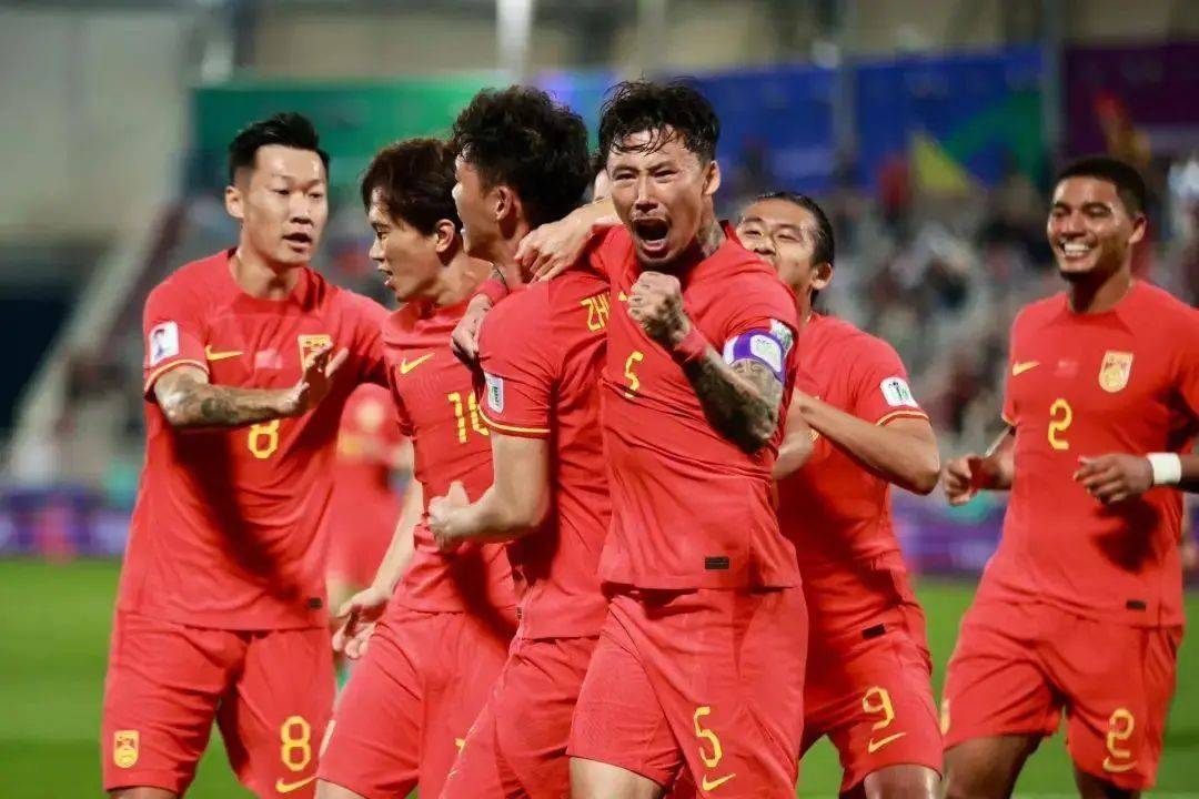 包含英格兰力克国足，莱万关键助攻德甲的词条