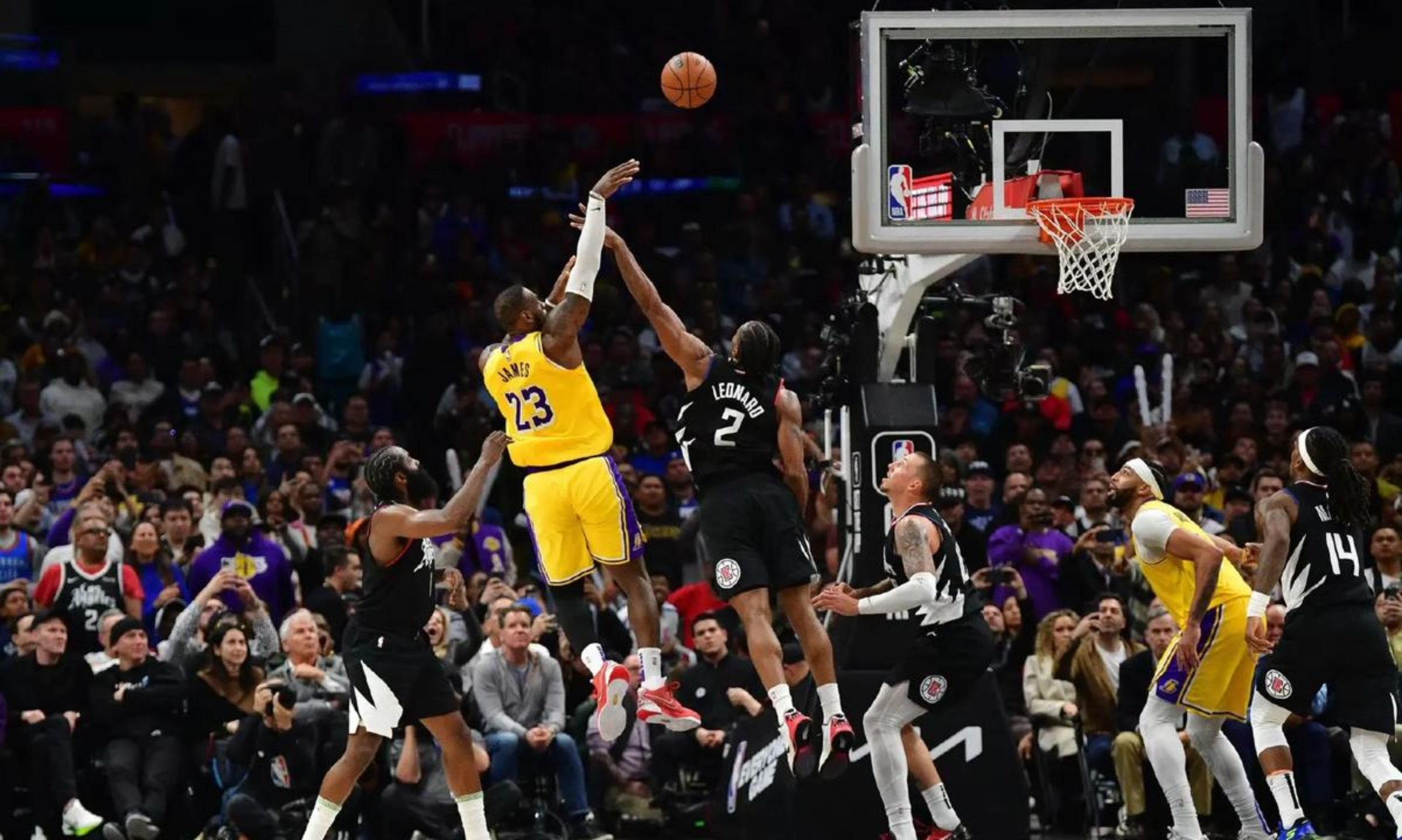 湖人艰难逆转快船,晋级总决赛 湖人艰难逆转快船,晋级总决赛