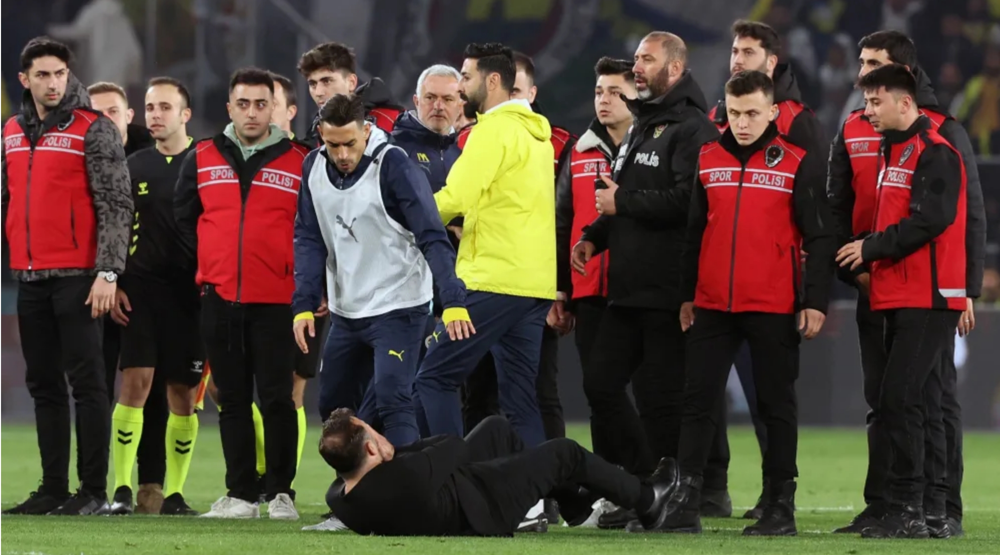 瓦伦西亚碾压土耳其,莫德里奇统治全场 瓦伦西亚碾压土耳其,莫德里奇统治全场