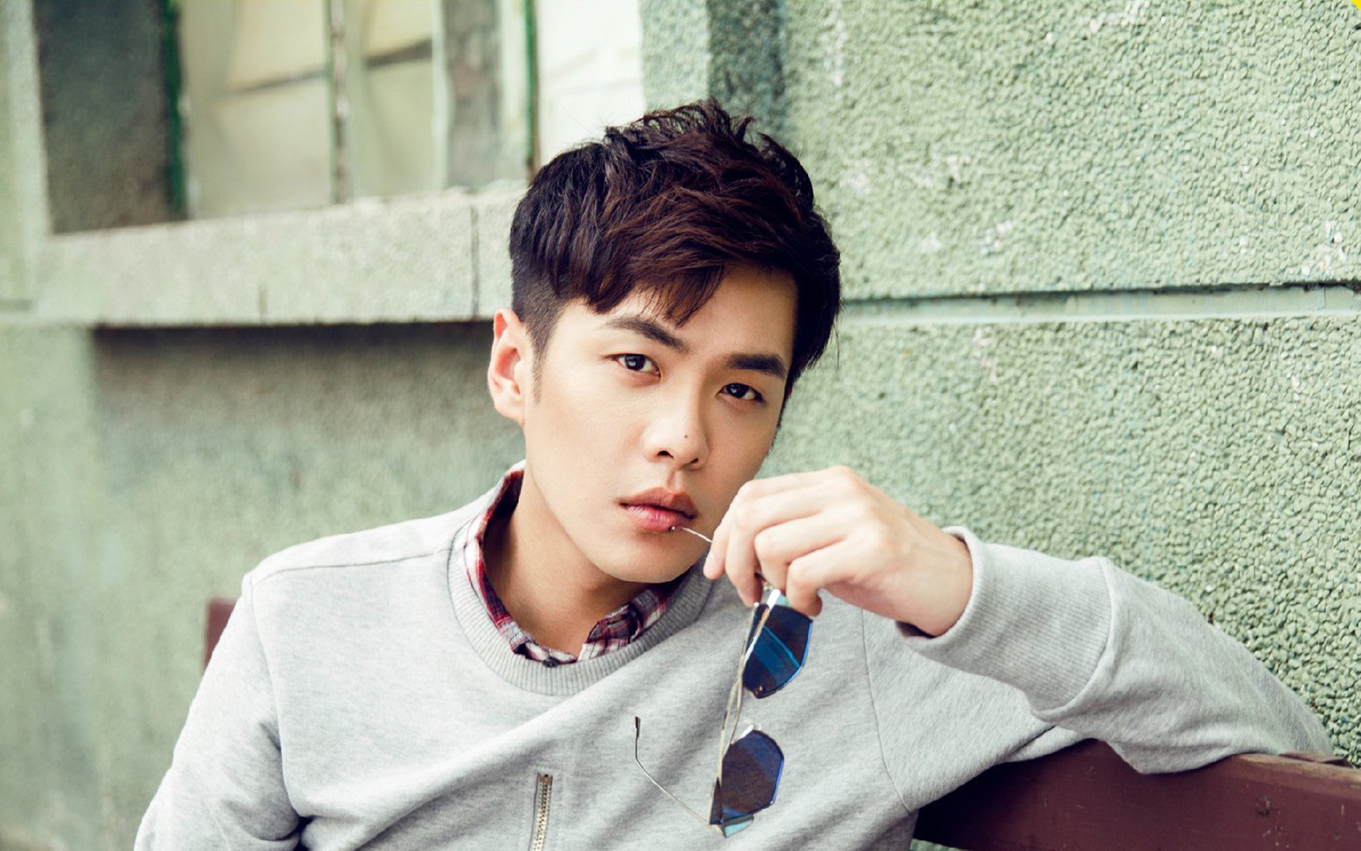 克莱惊艳爆发演绎关键先生，活塞团队篮球全面压制骑士